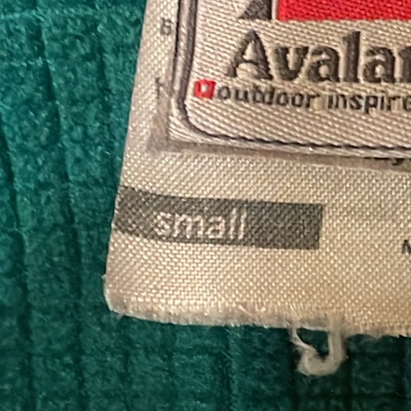 AVALANCHE Pullover. Size Small - Picture 9 of 11